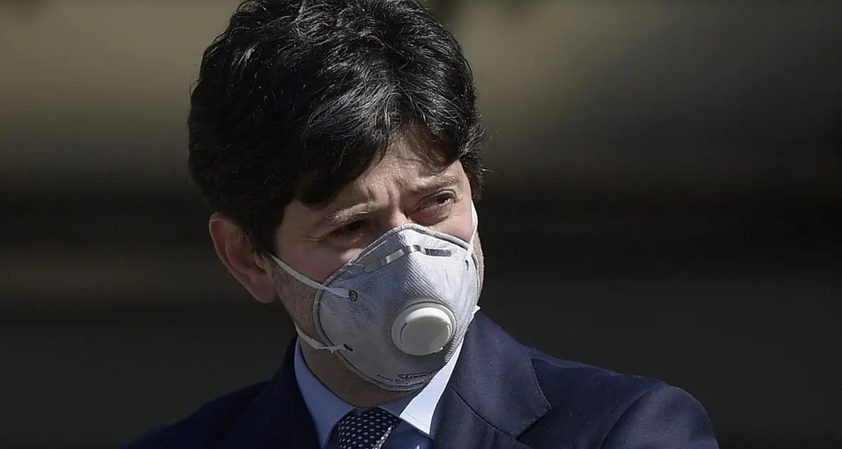 «Pagliacci contro Speranza». Il centrosinistra fa quadrato attorno al ministro