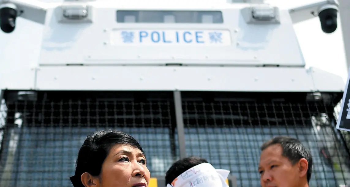 Hong Kong, occupato l'aeroporto, tutti i voli cancellati