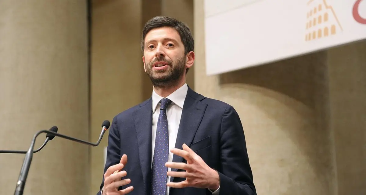 Speranza: «Sul Covid dobbiamo resistere ancora sei mesi»