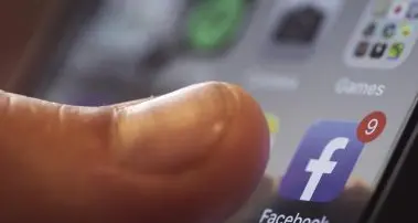 Facebook deve pagare, ora i governi chiedono il conto a Zuckerberg
