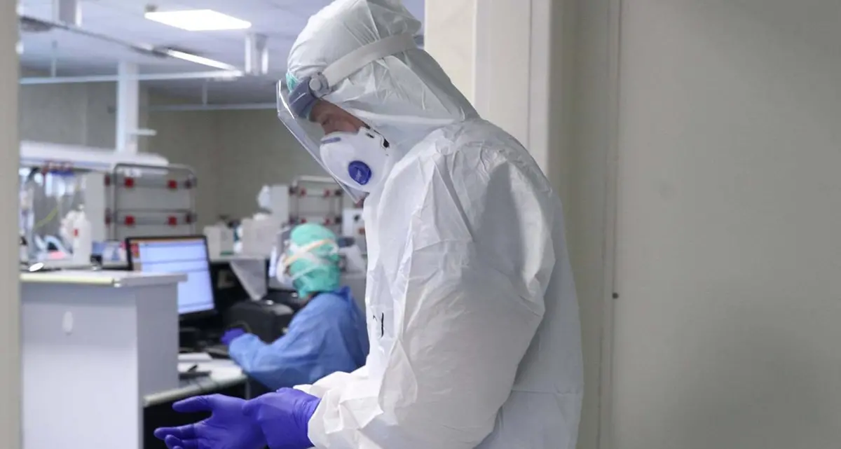 Cina, \"la terapia a base di sangue dei guariti sta funzionando\"