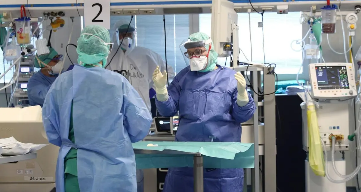 L’appello di 100 mila medici: «I pazienti vanno trattati il più presto possibile sul territorio»
