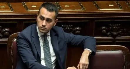 Di Maio leader in bilico. Tra congiure, scissioni e cambi di casacca