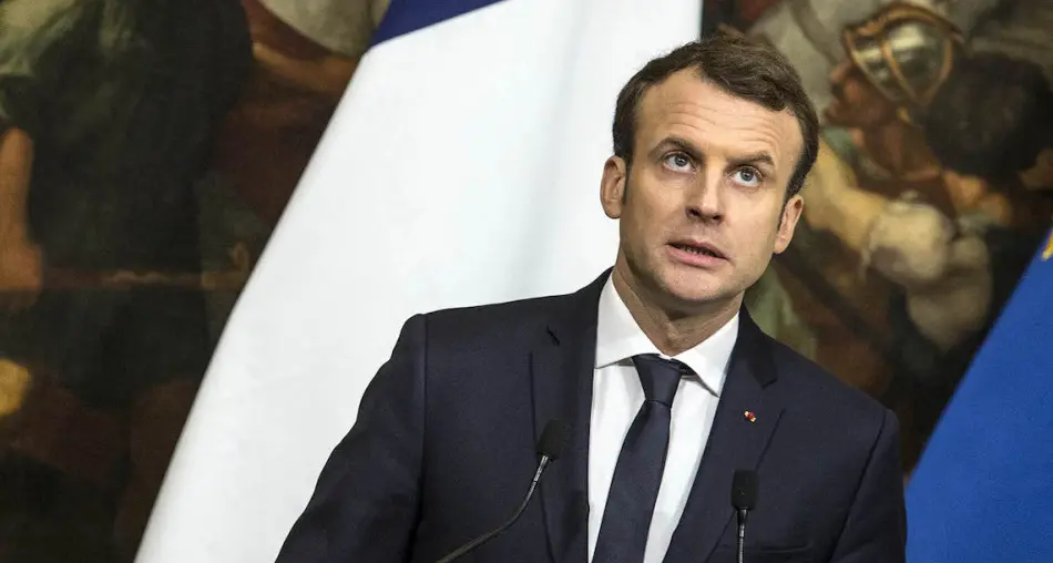 Macron \"licenzia\" i virologi e pensa direttamente alla \"Fase3\"