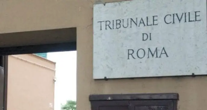 Cestina l’atto di un civilista: condannato