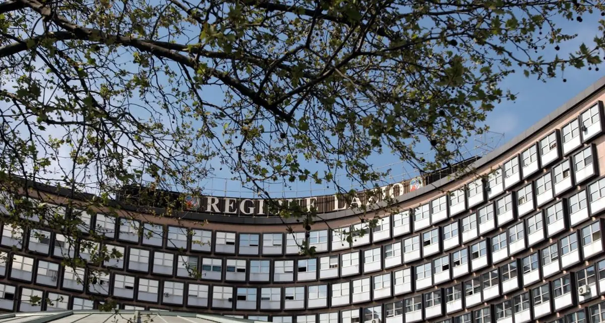 Cinquanta candeline, ma fanno poca luce E se alla fine sopprimessimo le Regioni?