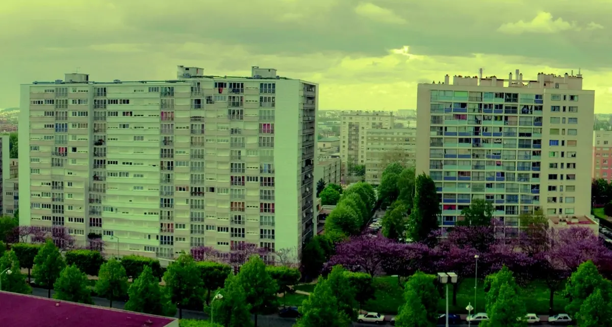 La banlieue degli indecisi specchio-riflesso della Francia al voto