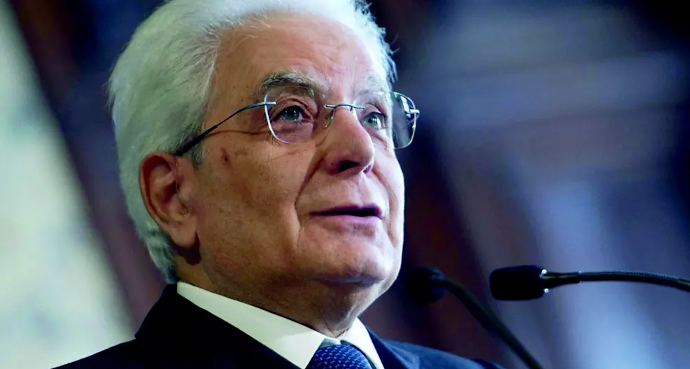 Silenzi, sorrisi e picconate gentili: il nuovo ruolo di Mattarella