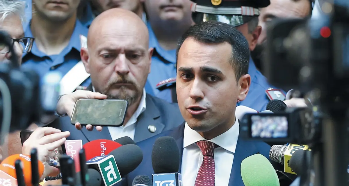 In attivo i conti di Rousseau. Ecco il tesoro di Casaleggio con cui Grillo paga i suoi legali