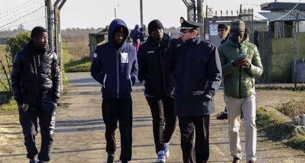 Cona, dopo la rivolta cento profughi trasferiti in Emilia