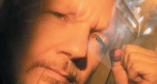Ricoverato Julian Assange: «Condizioni molto serie»