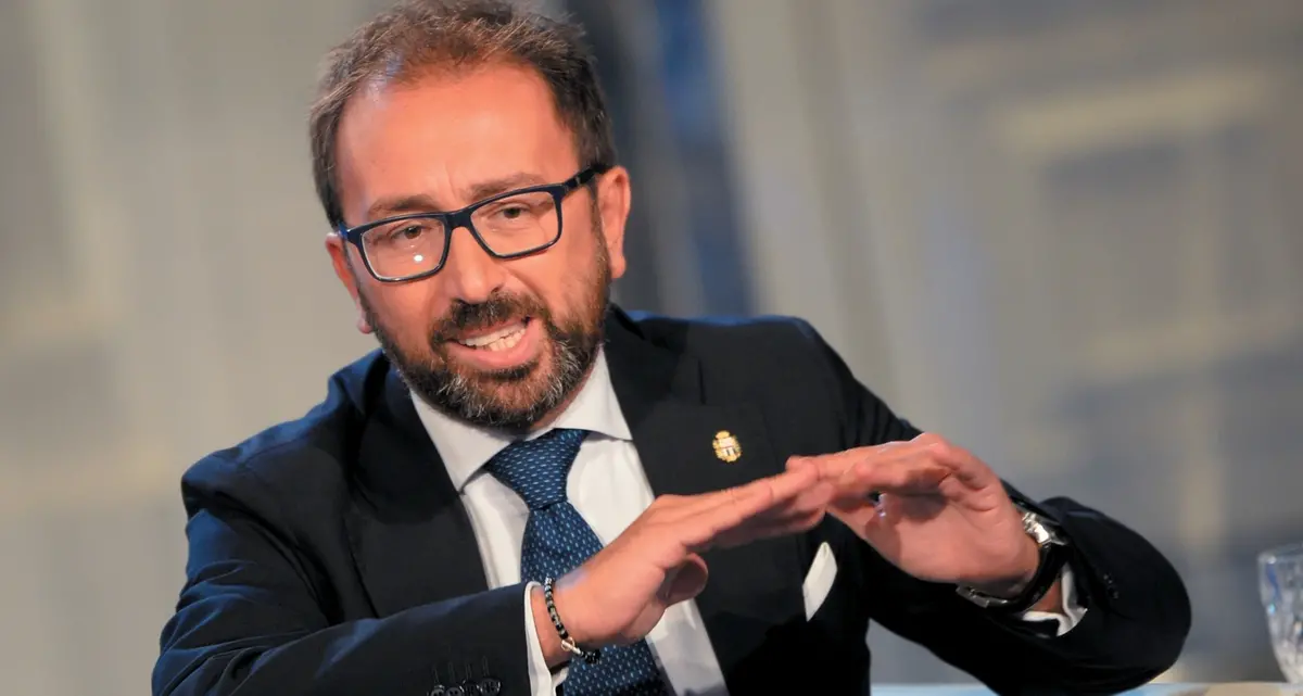 Manette agli evasori, un decreto fiscale firmato dal Guardasigilli. Il peso di Bonafede