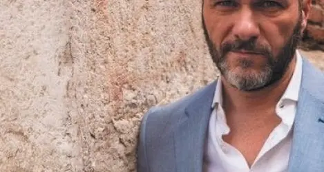 Fiction Rai, Gallo: «Io, compagno di una Pm caterpillar, il maschio alfa è un cimelio»