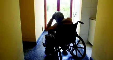 Quando le residenze per anziani si trasformano in luoghi di detenzione