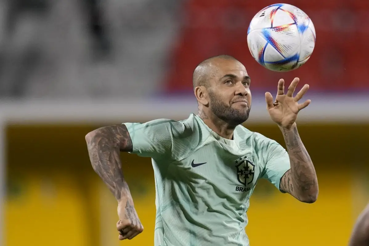 Dani Alves, ex giocatore del Barcellona e della Juventus, arrestato con l\\'accusa di violenza sessuale