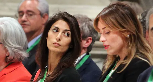 Solidarietà a Raggi e silenzi (grillini) su Boschi