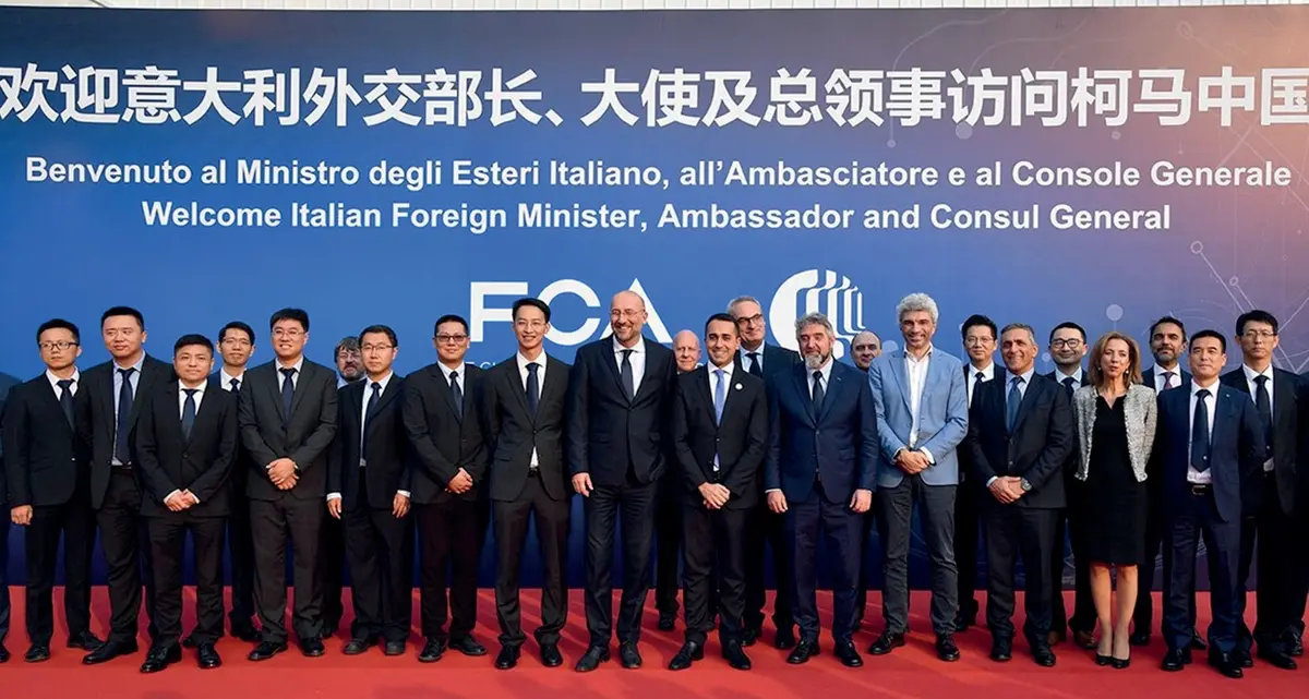 Di Maio a Pechino incrocia Macron: la Ue cerca spazio tra Usa e Cina