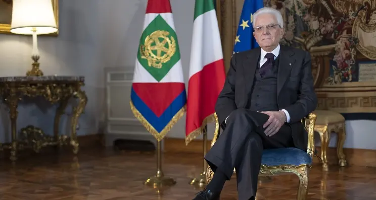 La dedica di Mattarella alle donne che lottano contro il virus