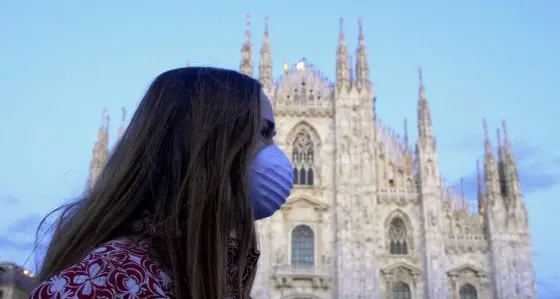 La Fondazione Gimbe lancia l'allarme: più contagi e meno tamponi