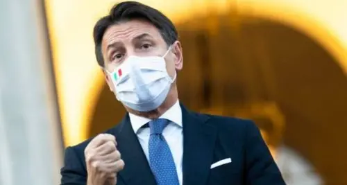 Vertice notturno a Palazzo Chigi: ipotesi nuova stretta su sport e locali. Conte frena sul lockdown