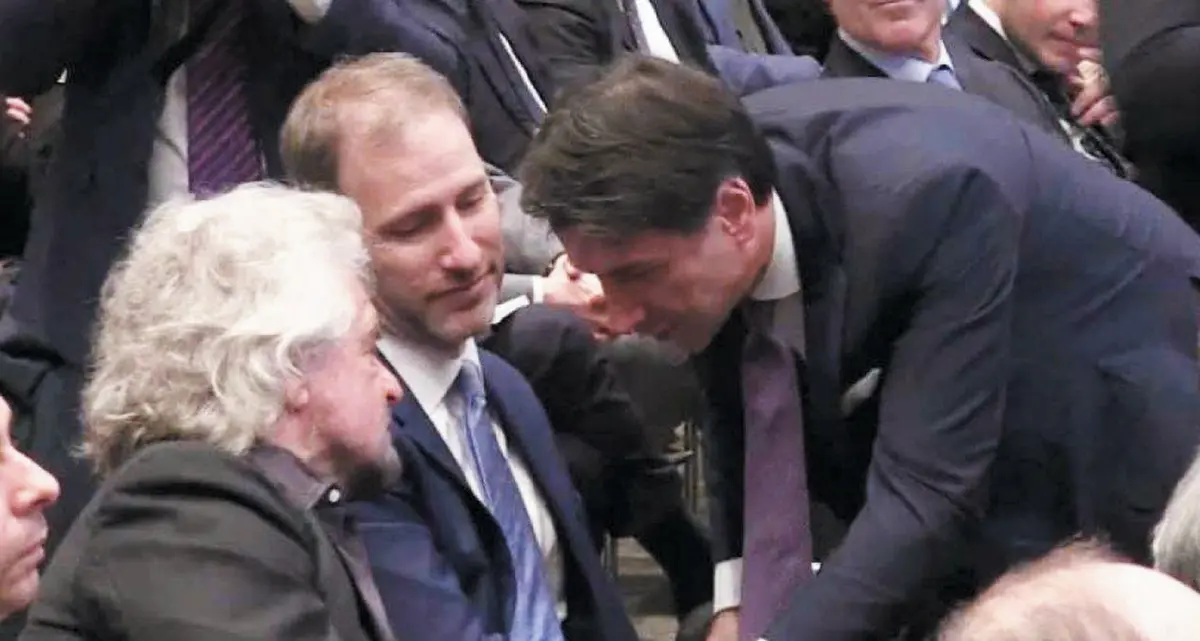 Quella pazza idea di Grillo: tornare leader per blindare Conte