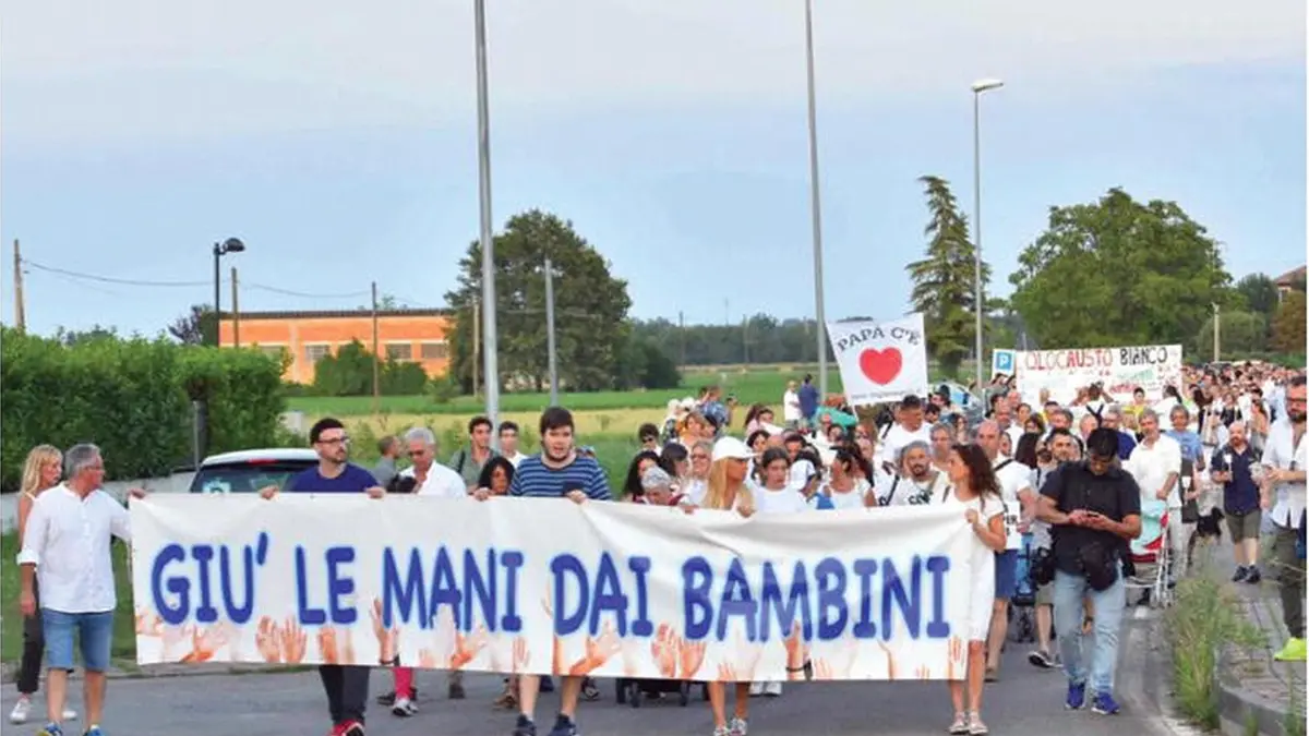 Bibbiano, la denuncia di una madre: «Il mio ex ha abusato di nostra figlia»