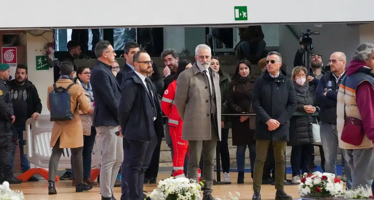 Steccato di Cutro, via Crucis con il Vescovo sul luogo del naufragio