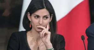 Raggi isolata? «Tutto falso». Parola di Di Maio