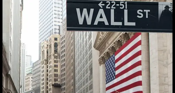 Il mondo conta le vittime e Wall Street conta i dollari: a chi giova la pandemia?