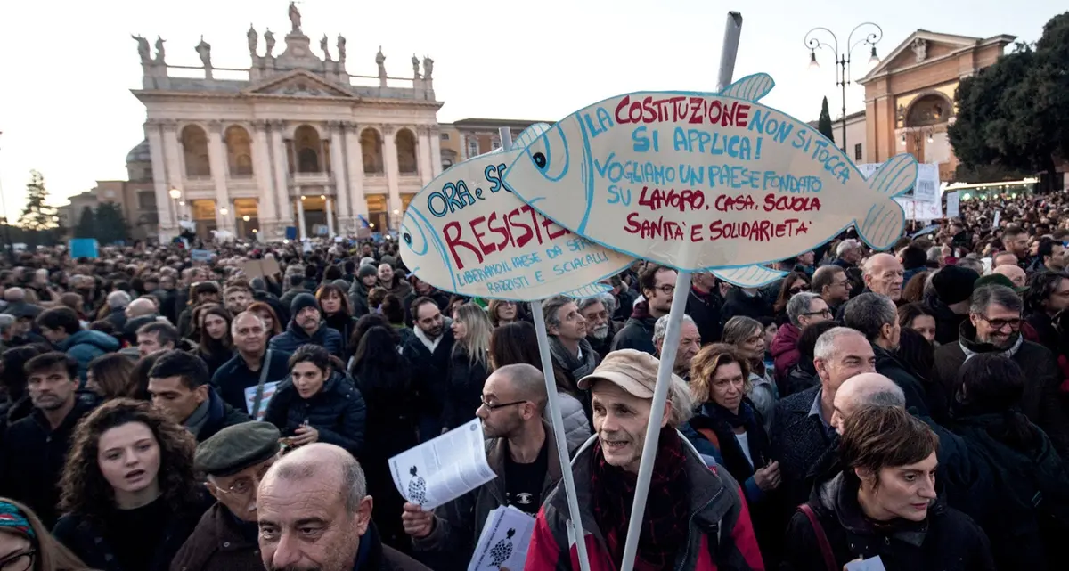 Sardine, i Dem le accarezzano a distanza: «Indicano la strada»