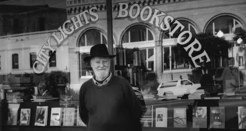 Ferlinghetti vs l’America. Quando l’aula accolse l’assoluzione con un grido