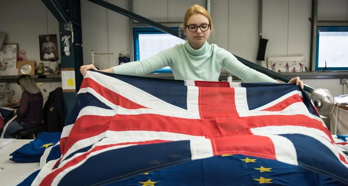 Brexit, Johnson chiede alla regina di sospendere il parlamento, è scontro in Gb
