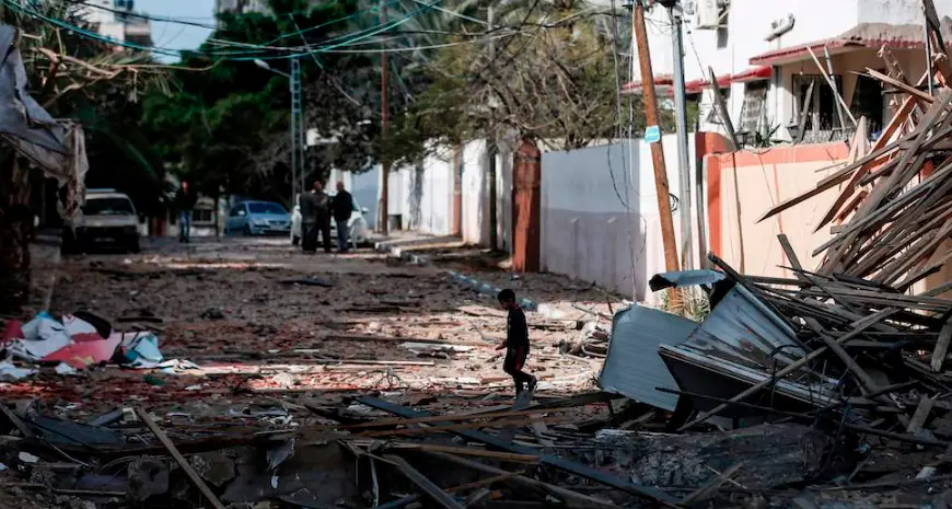 Prosegue l'attacco israeliano a Gaza, raso al suolo il Palazzo della stampa