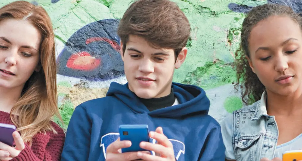 Teenager e smartphone, ecco le spie “ svela dipendenza”