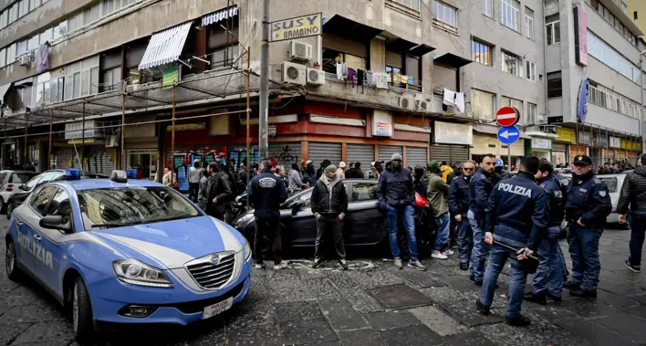 Far-west a Napoli, magistrati e grillini contro Salvini: \"Meno tweet e più sicurezza\"