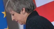 I media britannici sparano sulla May: «Umiliata dall’Ue»