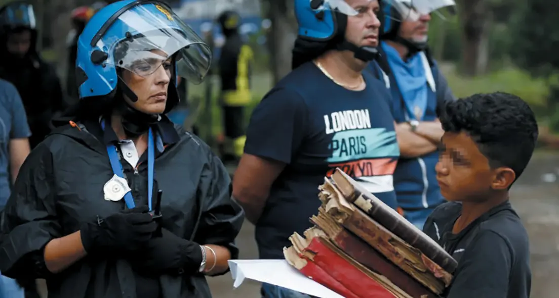 Primavalle, gli insegnanti: «Per i bambini un trauma indimenticabile»