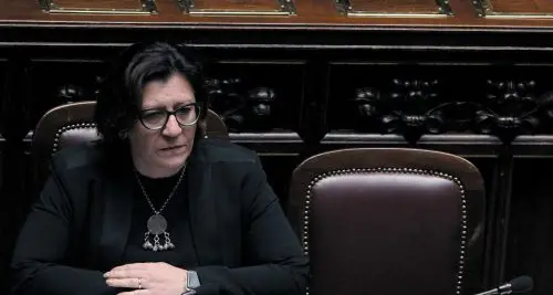 La Lega vuole la naja e arruola gli alpini. Ma Trenta non ci sta