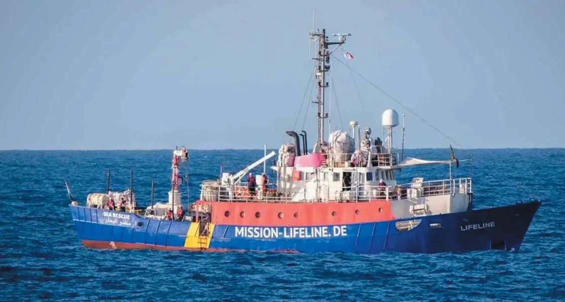 Stop alla nave ong, la firma di Salvini, Toninelli e Trenta