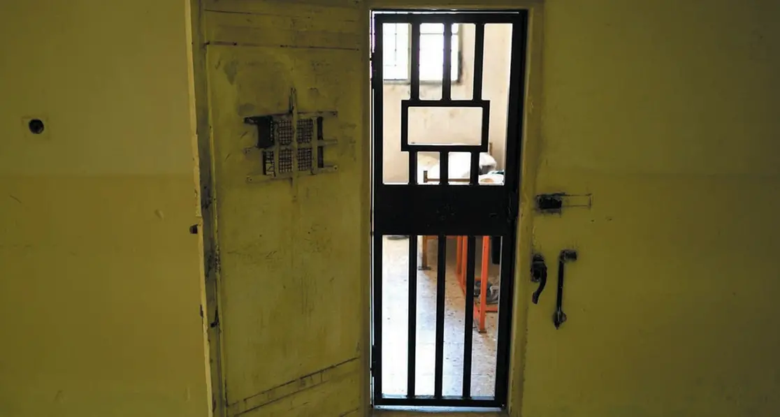 Il farmaco manca, i parenti lo trovano ma non c’è l’autorizzazione del carcere