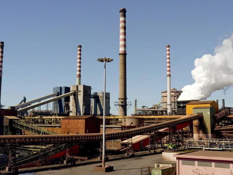 Ex Ilva, il gip di Potenza conferma il sequestro degli impianti ma la produzione continuerà