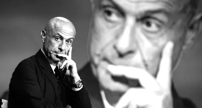 Minniti, il comunista che ama i militari