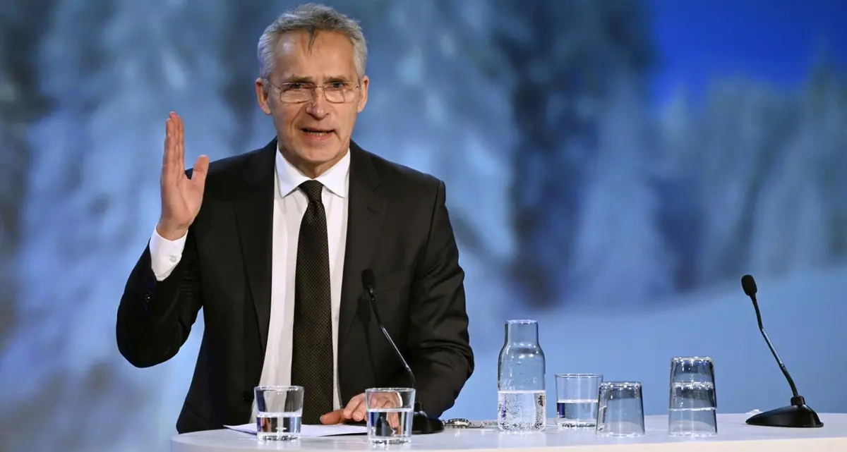 Guerra tra Ucraina e Russia, Stoltenberg: «Le armi a Kiev sono la via per la pace»