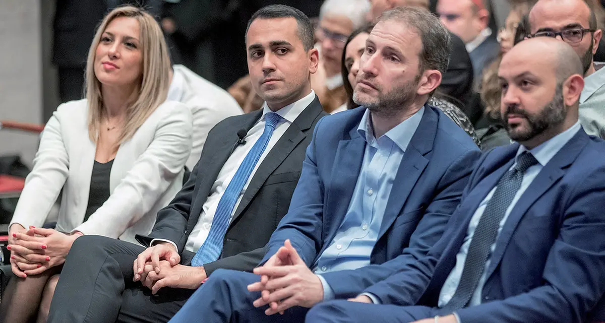 Di Maio alla ricerca di un \"contratto\" per licenziare Casaleggio