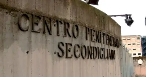 «In cella con sintomi: a Secondigliano non si fanno i tamponi per Covid»