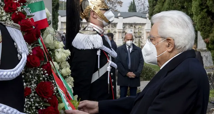 Mattarella: «Uniti contro il Covid, basta partigianerie»