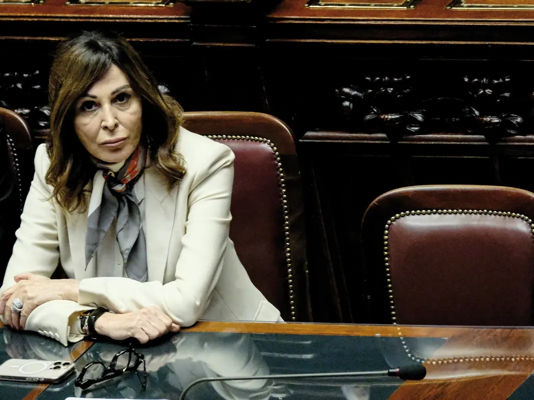 Santanché, la Gup sospende il processo: si attende la Consulta sul conflitto sollevato dal Senato