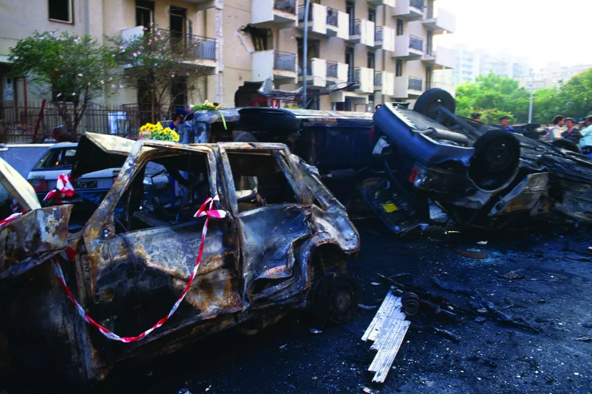 PALERMO VIA D\\'AMELIO STRAGE GIUDICE BORSELLINO MAFIA GIUSTIZIA ATTENTATO AUTOMOBILI CARBONIZZATE ESPLOSIONE