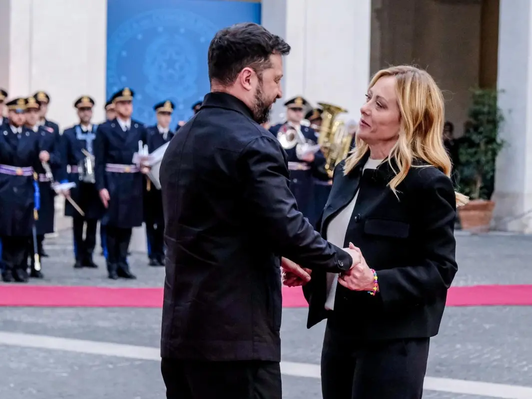 Zelensky a Roma da Meloni: “Mi fido di lei”. E Trump spara a zero sull’Europa