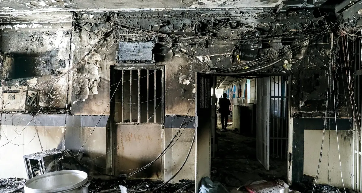 Attacco ai simboli del regime: Israele colpisce la prigione di Evin